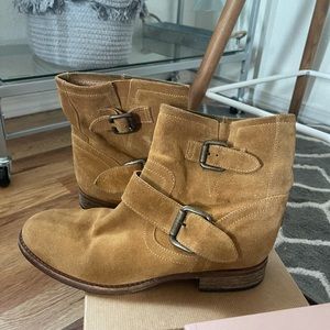 MAKE OFER- $400 RETAIL vero cuoio SEUDE BOOTIES